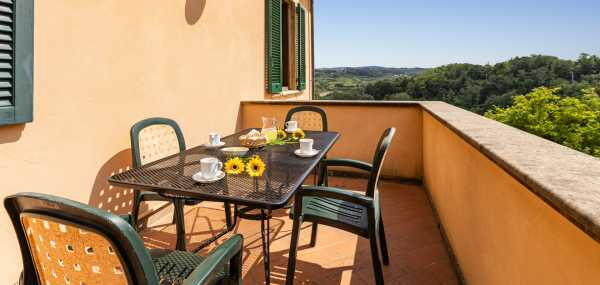private Terrasse zu Ferienwohnung in Weingut in der Toskana